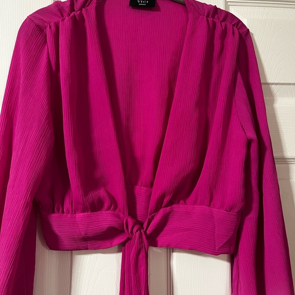 VICI VITTORIA TIE FRONT CROP BLOUSE - size small - Picture 5 of 9